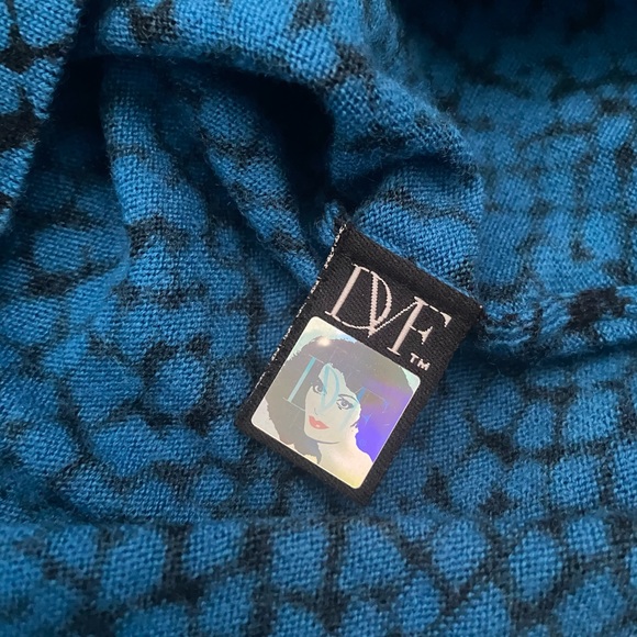 Diane Von Furstenberg sweater size medium - Picture 5 of 9